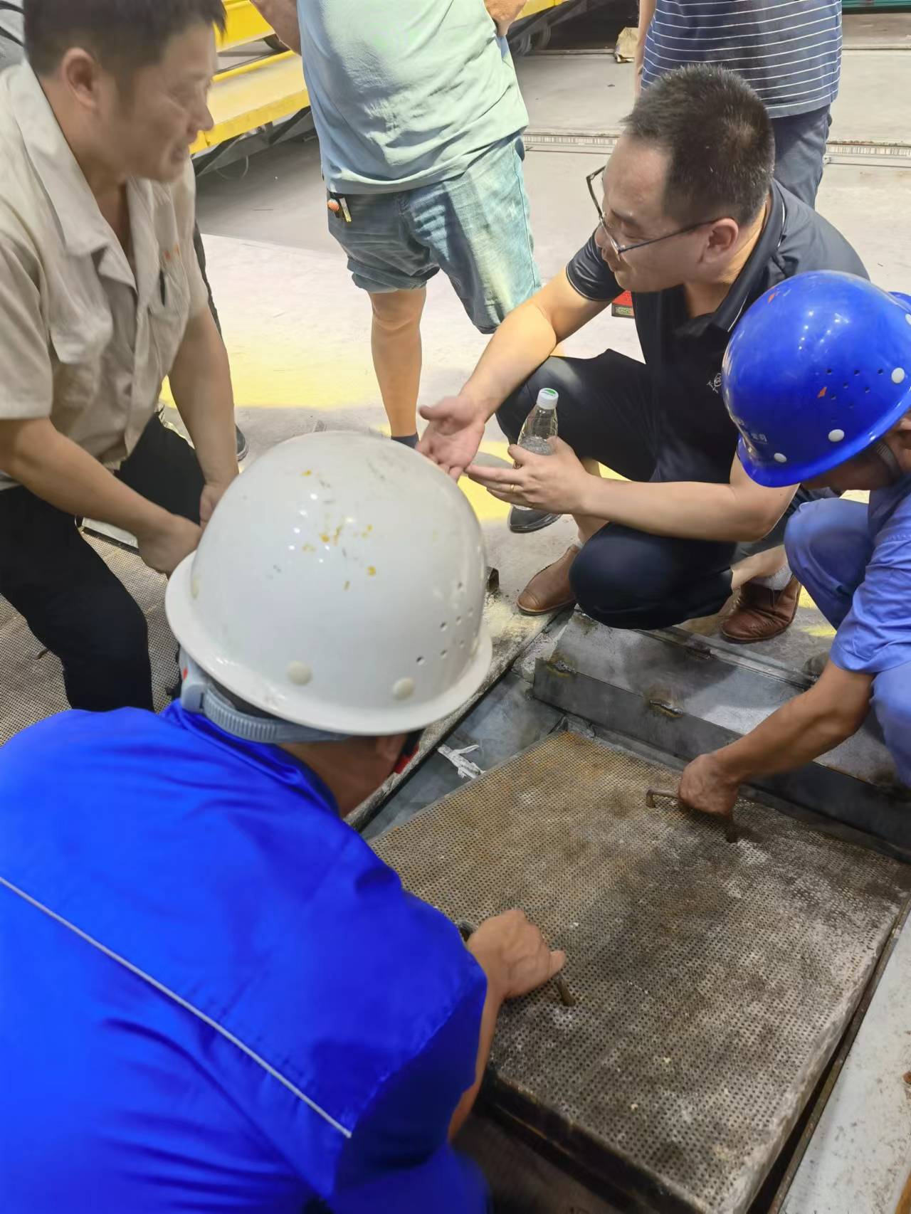 1660625579398947.jpg 現(xiàn)場技術(shù)溝通交流.jpg